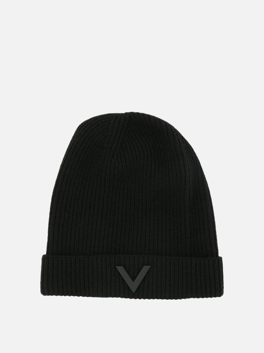 "V" beanie