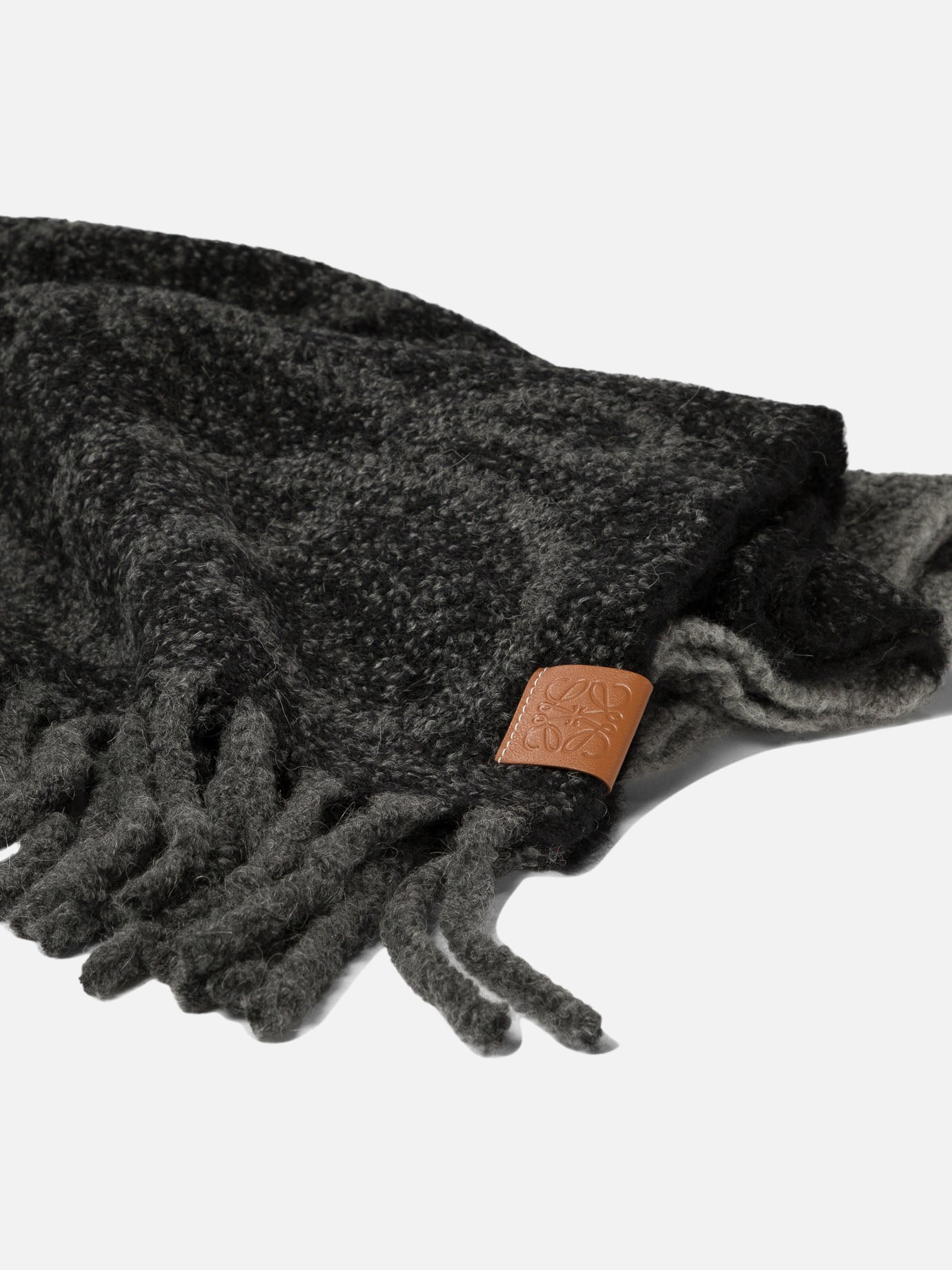 Fringed scarves 57% alpaca 23% wool 15% polyamide 5% leather  Grey - Loewe Women | PDP | VIETTI Online Store | thumbnail_2