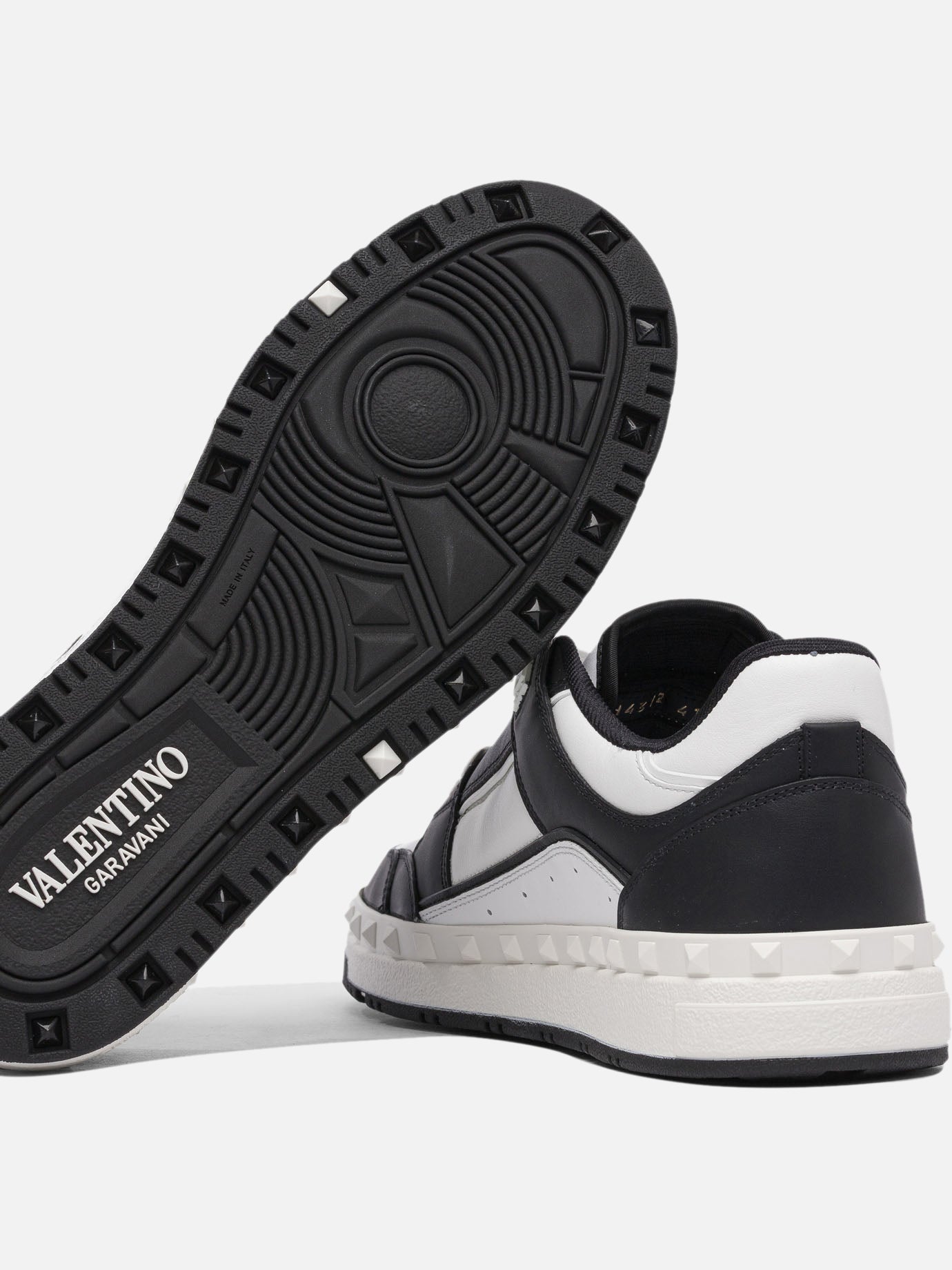 Low top sneakers 100% leather - 100% rubber  Black - Valentino Garavani Men | PDP | VIETTI Online Store | Zoom-Modal_5
