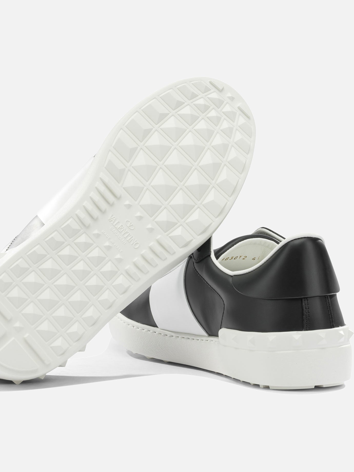 Low top sneakers 100% calf leather - 100% cowhide  Black - Valentino Garavani Men | PDP | VIETTI Online Store | thumbnail_5