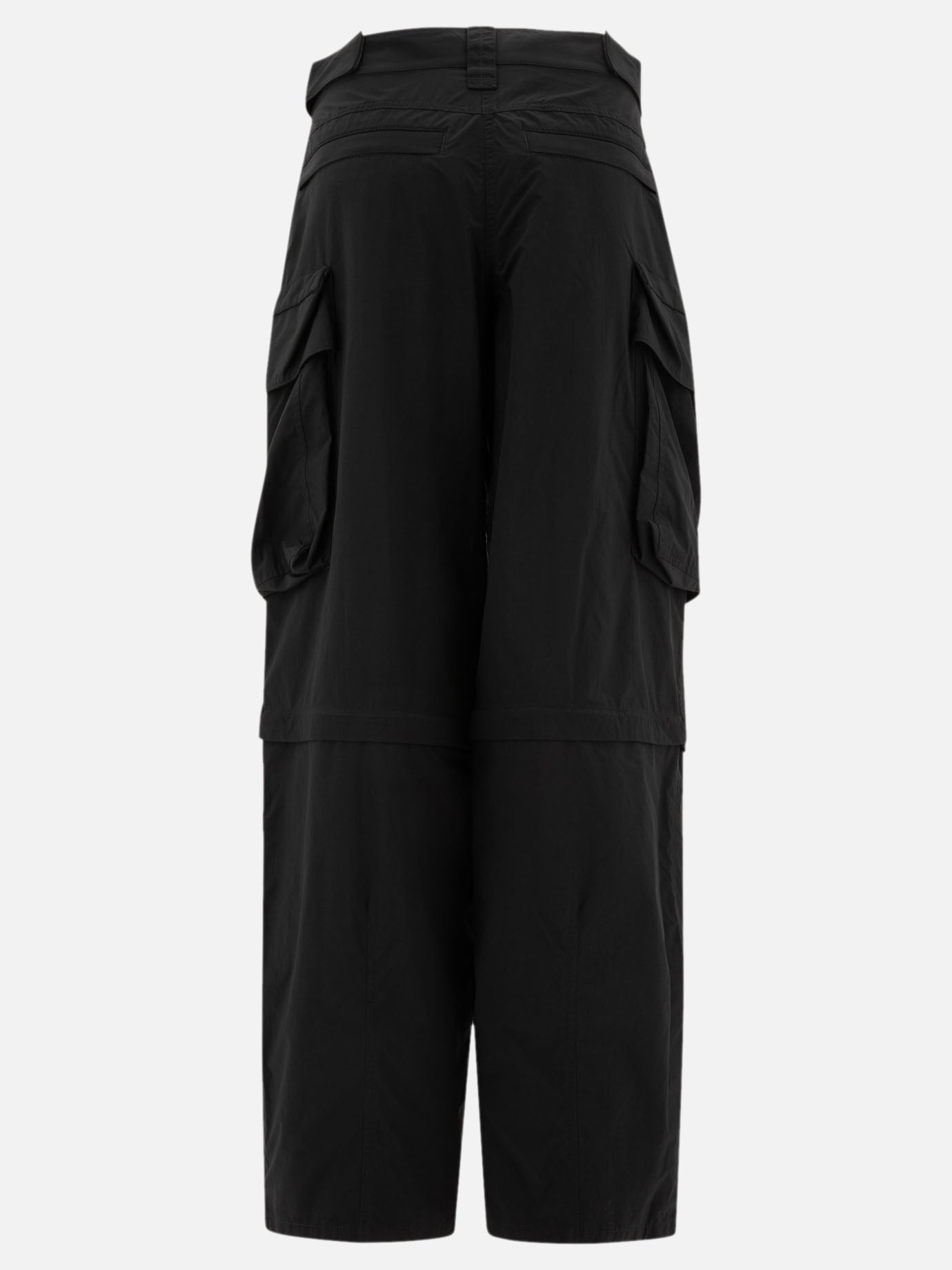 Cargo trousers with oversize pockets