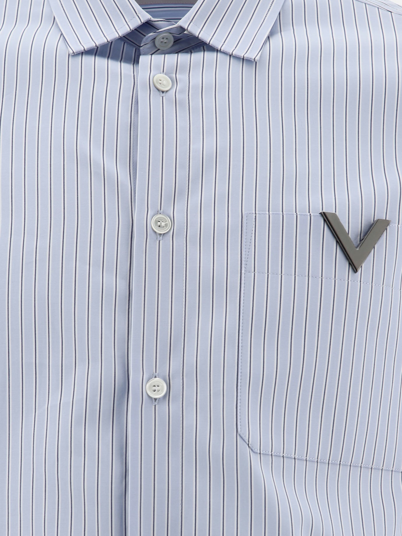 Shirt with metallic V Detail