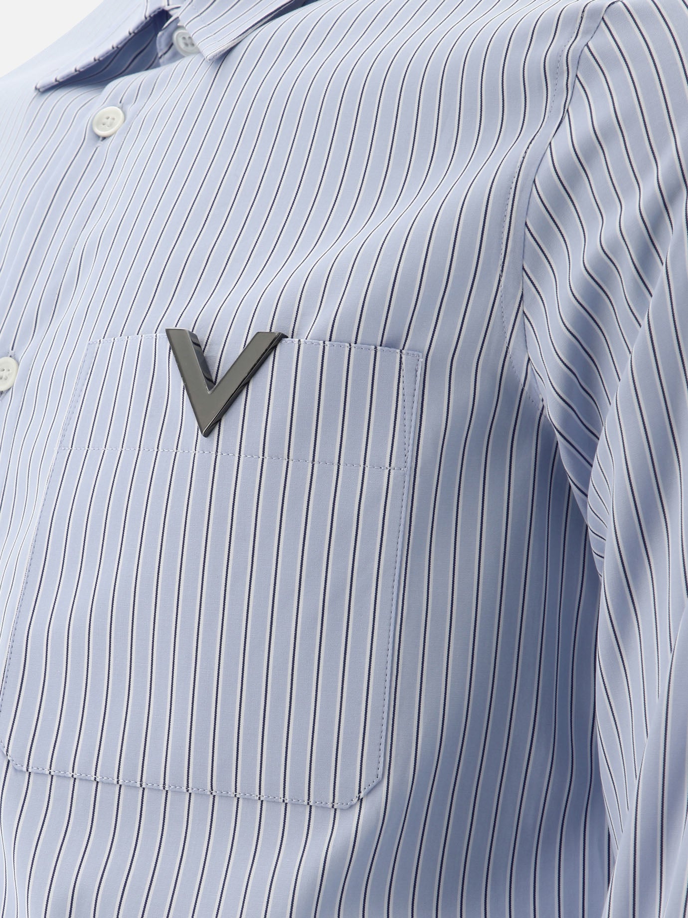 Shirt with metallic V Detail